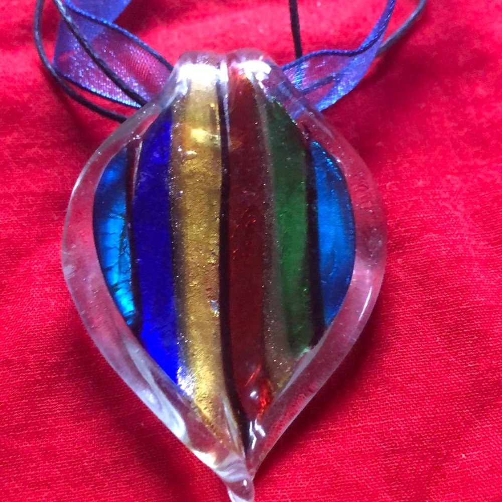 Glass color leaf 🍃 pendant with necklace